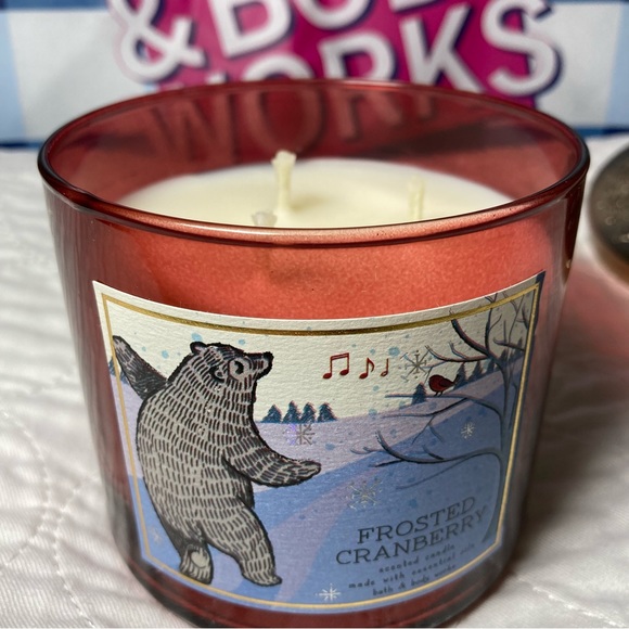 BBW Frosted Cranberry Bear Bath & Body Works White Barn 3 Wick Candle 14.5 oz - Picture 7 of 9